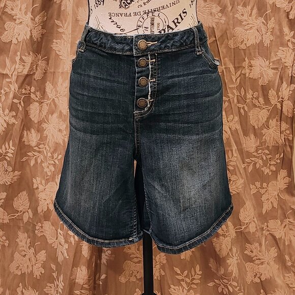 Simply Vera Vera Wang Pants - Simply Vera Vera Wang Mid Rise Denim Shorts, Size 16, Used